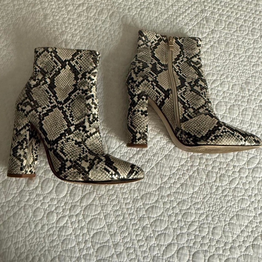 Steve Madden Brown Multi Snakeskin Ankle Pointed Toe Boots size 6